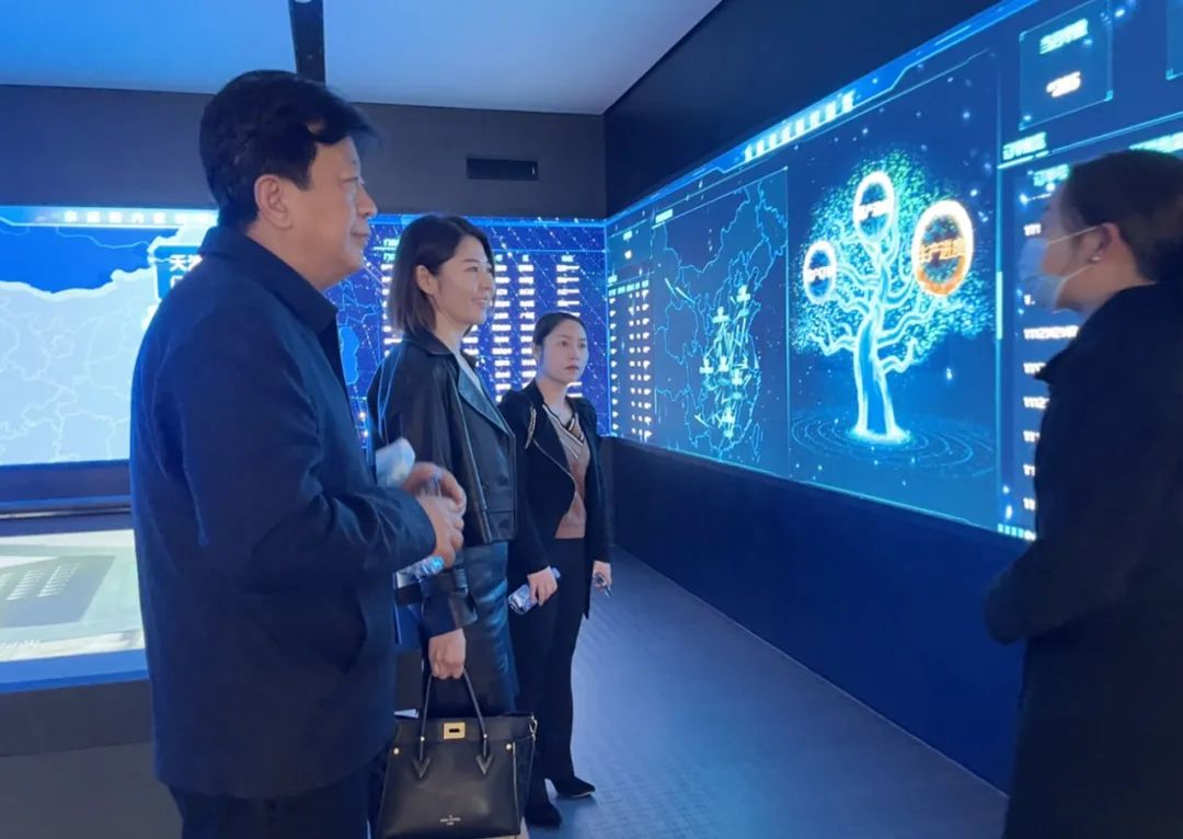 中國航天基金會領導走進東鵬，共話科技領域的深度合作.jpg